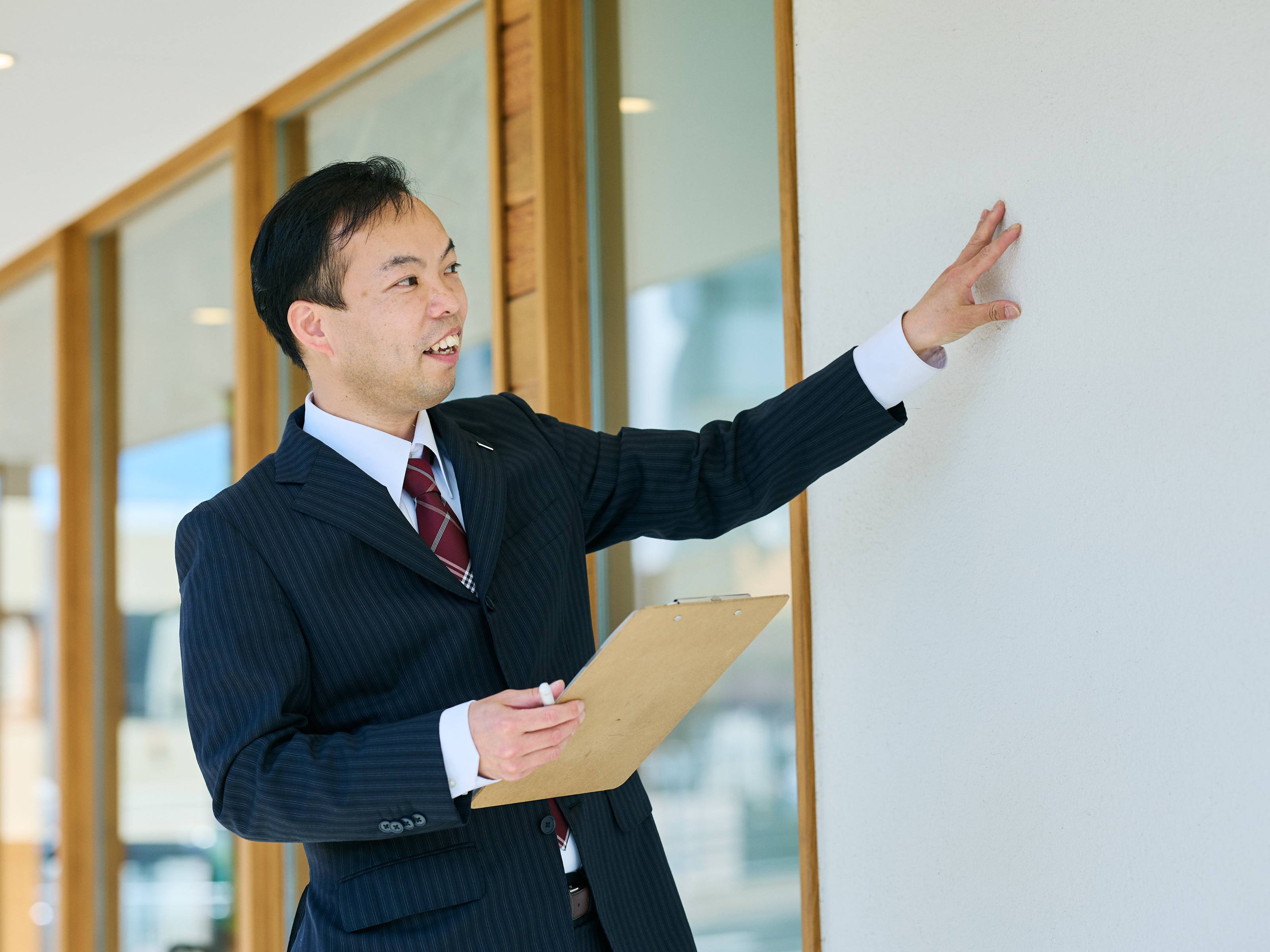 壁紙リフォームのすべて：豊田市での種類と価格を比較！