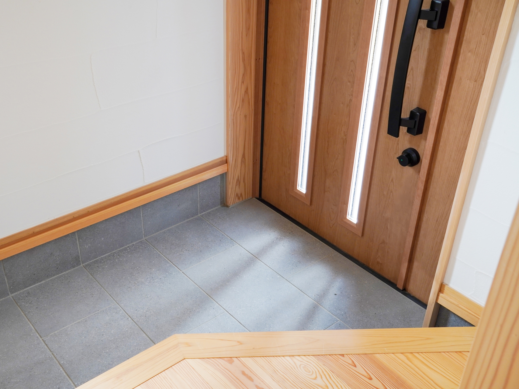 【豊橋市】玄関ドアのリフォーム費用相場〜愛知No.1のフジケンリフォームが教えます！